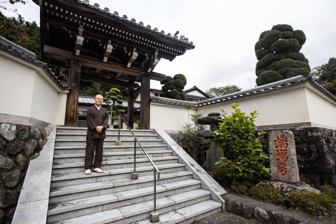宿坊 端場坊｜Temple Hotel Habanobo Minobu Exteriör bild